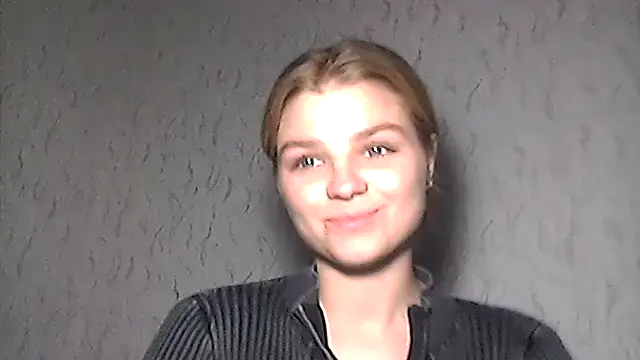 ElizaCrowe online show from 13, 4, 2026