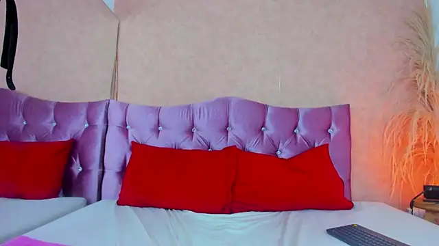 MIIA JHONS online show from 29, 4, 2026