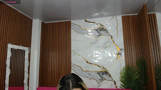Snapshot of alonddra_tay chatting on 4, 5, 2026 alonddra tay online show from 4, 5, 2026