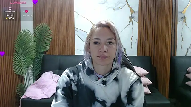 Snapshot of alonddra_tay chatting on 14, 7, 2026 alonddra tay online show from 14, 7, 2026