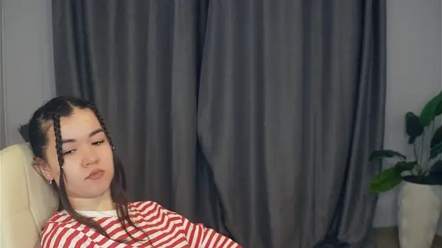 Snapshot of ShanaYock chatting on 12, 4, 2026 ShanaYock online show from 12, 4, 2026