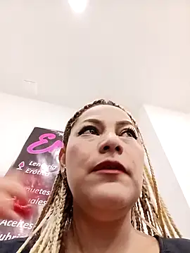Snapshot of LUISA__07 chatting on 23, 4, 2026 LUISA 07 online show from 23, 4, 2026