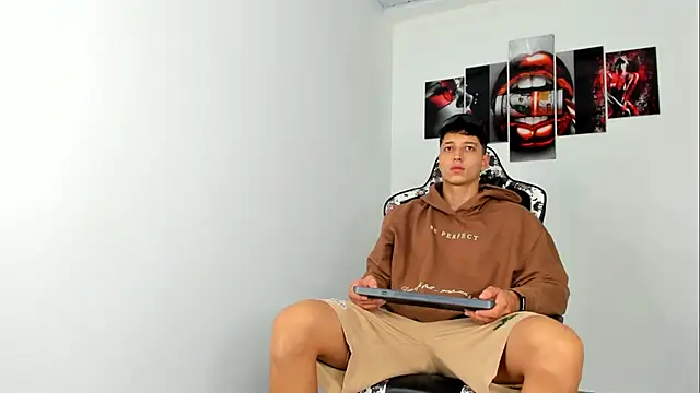 Snapshot of eithan_boy_ chatting on 3, 6, 2026 eithan boy online show from 3, 6, 2026