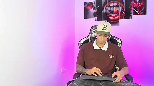 Snapshot of eithan_boy_ chatting on 20, 6, 2026 eithan boy online show from 20, 6, 2026