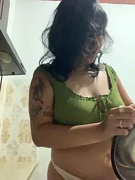 NefertitiXO online show from 10, 4, 2026