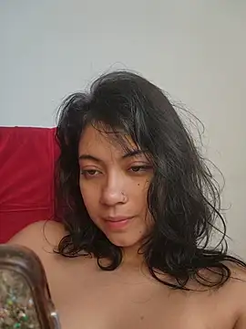 Snapshot of NefertitiXO chatting on 3, 5, 2026 NefertitiXO online show from 3, 5, 2026