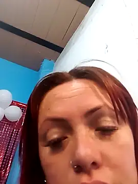 Snapshot of carolinhe26 chatting on 11, 4, 2026 carolinhe26 online show from 11, 4, 2026