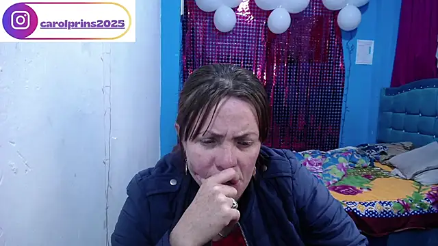 Snapshot of carolinhe26 chatting on 17, 4, 2026 carolinhe26 online show from 17, 4, 2026