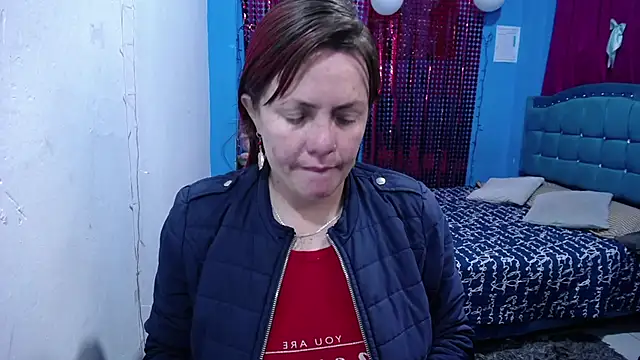 Snapshot of carolinhe26 chatting on 18, 4, 2026 carolinhe26 online show from 18, 4, 2026