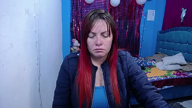 Snapshot of carolinhe26 chatting on 19, 4, 2026 carolinhe26 online show from 19, 4, 2026