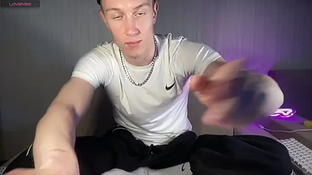 Snapshot of Travis_Gracile chatting on 19, 6, 2026 Travis Gracile online show from 19, 6, 2026