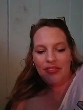 Snapshot of BOUNCYdddBRE chatting on 16, 4, 2026 BOUNCYdddBRE online show from 16, 4, 2026