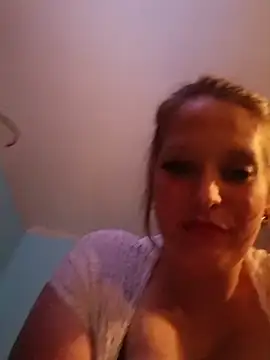 Snapshot of BOUNCYdddBRE chatting on 23, 4, 2026 BOUNCYdddBRE online show from 23, 4, 2026