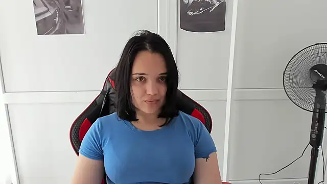 Snapshot of Caroline_cutte chatting on 3, 6, 2026 Caroline cutte online show from 3, 6, 2026