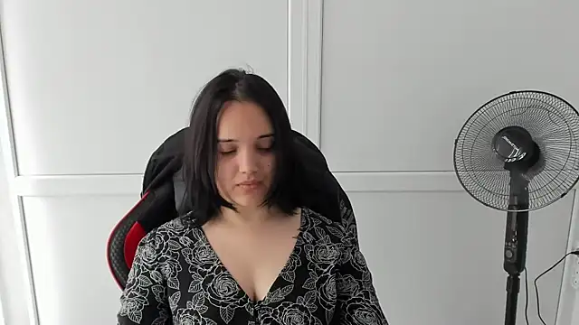 Snapshot of Caroline_cutte chatting on 9, 6, 2026 Caroline cutte online show from 9, 6, 2026
