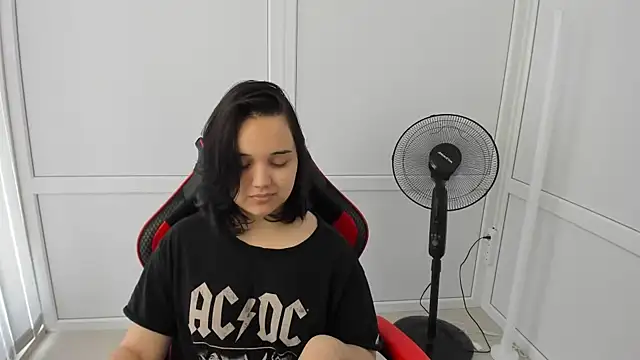 Snapshot of Caroline_cutte chatting on 18, 6, 2026 Caroline cutte online show from 18, 6, 2026