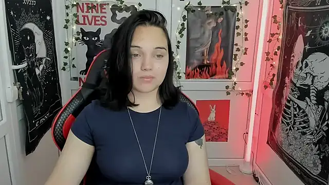 Snapshot of Caroline_cutte chatting on 9, 7, 2026 Caroline cutte online show from 9, 7, 2026