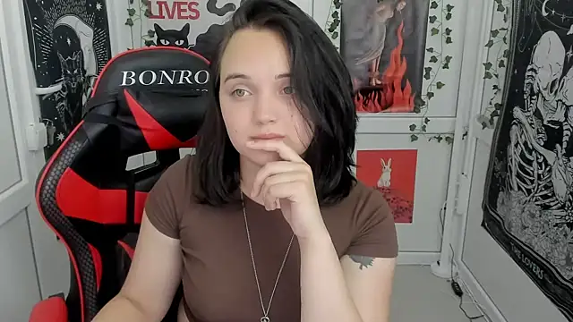 Snapshot of Caroline_cutte chatting on 20, 7, 2026 Caroline cutte online show from 20, 7, 2026