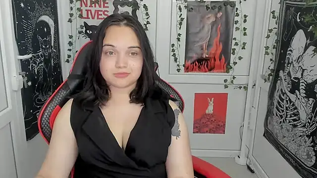 Snapshot of Caroline_cutte chatting on 3, 8, 2026 Caroline cutte online show from 3, 8, 2026