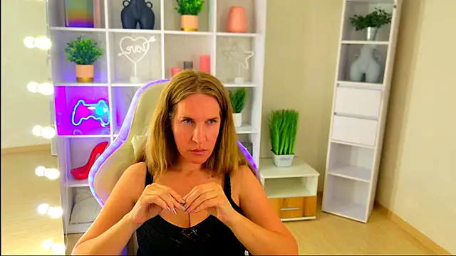 Snapshot of MollyLoll chatting on 30, 6, 2026 MollyLoll online show from 30, 6, 2026