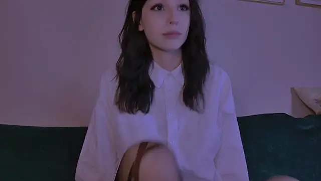 claire bennett  online show from 14, 4, 2026