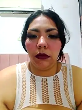 Izel  online show from 5, 6, 2026