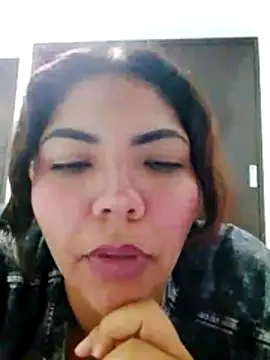 Izel  online show from 11, 6, 2026