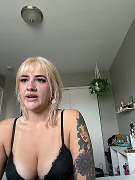 Snapshot of BettyBadNews chatting on 6, 5, 2026 BettyBadNews online show from 6, 5, 2026