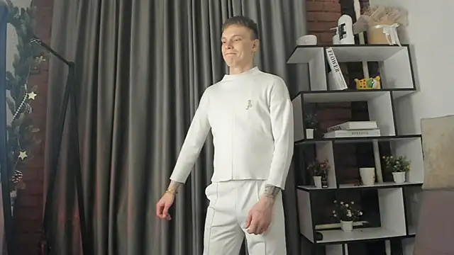 TwinkWhite online show from 15, 4, 2026