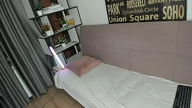 TwinkWhite online show from 18, 5, 2026