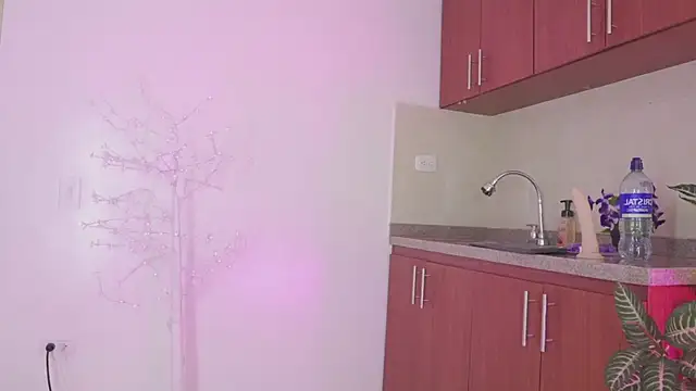 Snapshot of IvyLuxe_ chatting on 16, 4, 2026 IvyLuxe online show from 16, 4, 2026