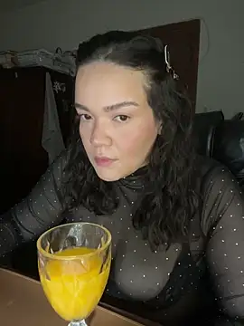 dayanestephany1 online show from 4, 6, 2026