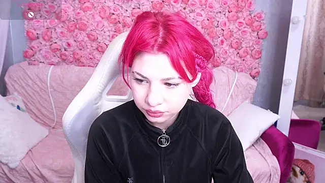 Snapshot of PinkyTrix chatting on 21, 4, 2026 PinkyTrix online show from 21, 4, 2026