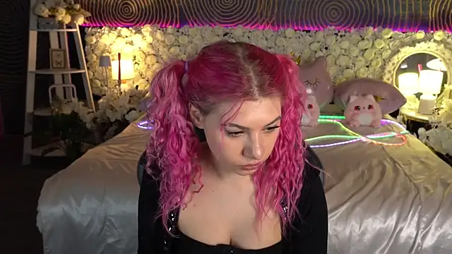 Snapshot of PinkyTrix chatting on 5, 5, 2026 PinkyTrix online show from 5, 5, 2026