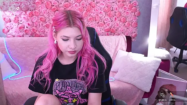 Snapshot of PinkyTrix chatting on 9, 5, 2026 PinkyTrix online show from 9, 5, 2026