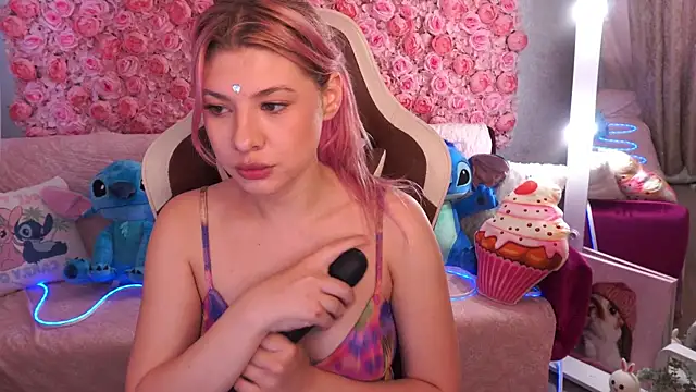 Snapshot of PinkyTrix chatting on 5, 6, 2026 PinkyTrix online show from 5, 6, 2026
