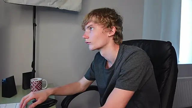 Snapshot of Dave_Redmond chatting on 30, 6, 2026 Dave Redmond online show from 30, 6, 2026