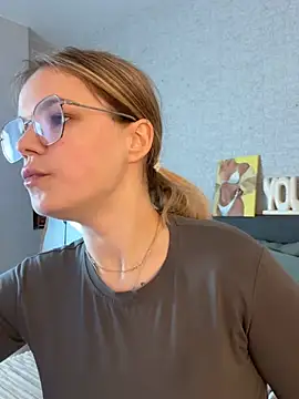 Snapshot of KimEvanss chatting on 3, 6, 2026 KimEvanss online show from 3, 6, 2026