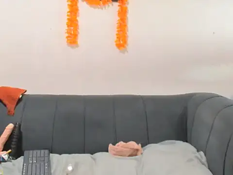 BUSTYQUEEN56  online show from 14, 4, 2026