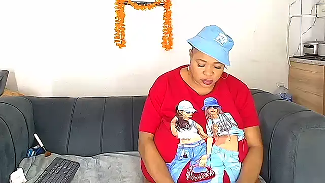 BUSTYQUEEN56  online show from 18, 4, 2026