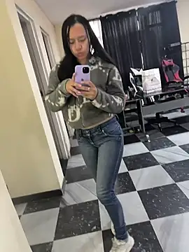 Snapshot of Candy-firee chatting on 13, 4, 2026 Candy-firee online show from 13, 4, 2026