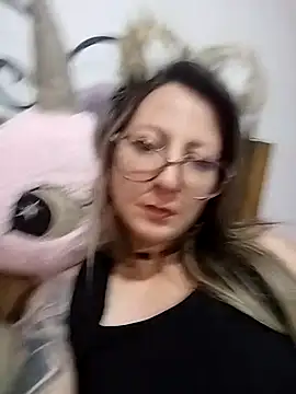 Snapshot of VALELUXX chatting on 7, 5, 2026 VALELUXX online show from 7, 5, 2026