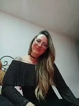 Snapshot of VALELUXX chatting on 9, 5, 2026 VALELUXX online show from 9, 5, 2026