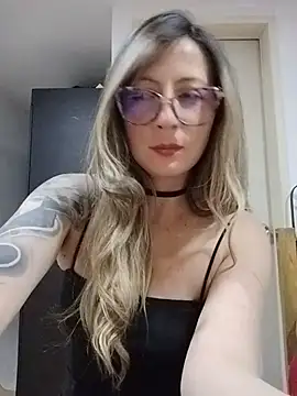 Snapshot of VALELUXX chatting on 16, 5, 2026 VALELUXX online show from 16, 5, 2026