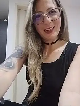 Snapshot of VALELUXX chatting on 22, 5, 2026 VALELUXX online show from 22, 5, 2026