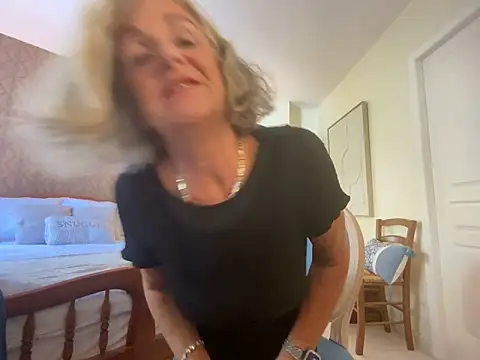 Snapshot of NaughtyMonicaUK chatting on 17, 4, 2026 NaughtyMonicaUK online show from 17, 4, 2026