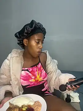 Snapshot of petite_bee chatting on 28, 5, 2026 petite bee online show from 28, 5, 2026