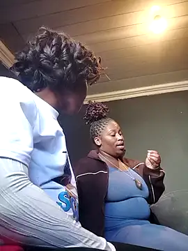 Snapshot of Diva-girl1 chatting on 2, 7, 2026 Diva-girl1 online show from 2, 7, 2026