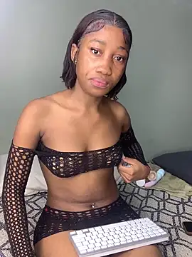Snapshot of Petite_BUNNYWORXXX chatting on 21, 4, 2026 Petite BUNNYWORXXX online show from 21, 4, 2026