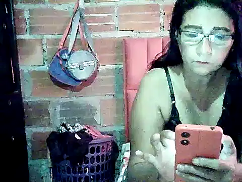 lola teem online show from 15, 4, 2026